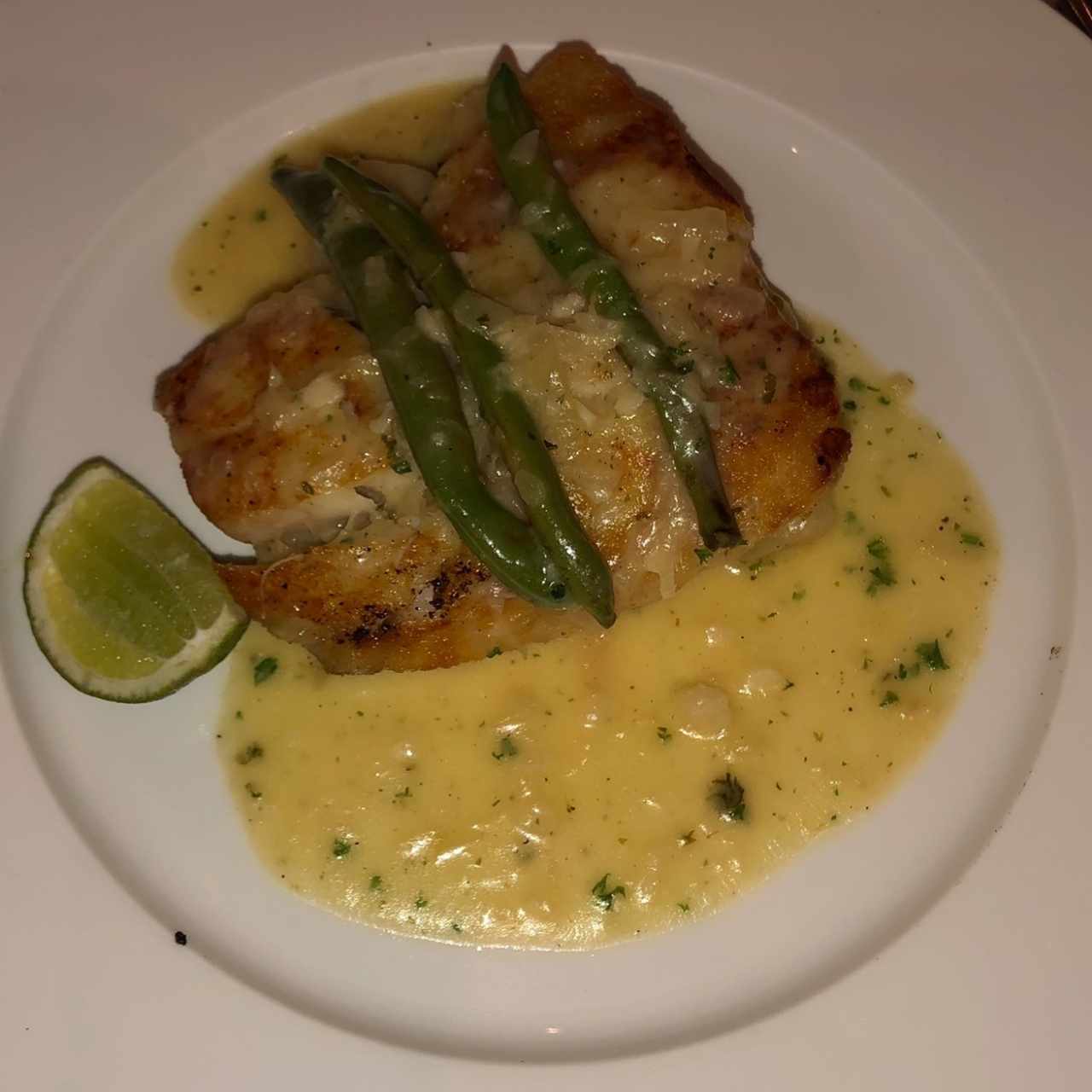 Corvina con yuca al mojo 