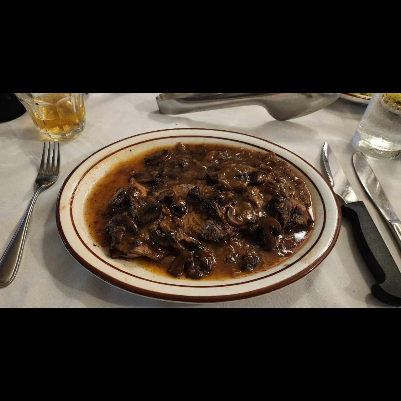 Carne en salsa de hongos