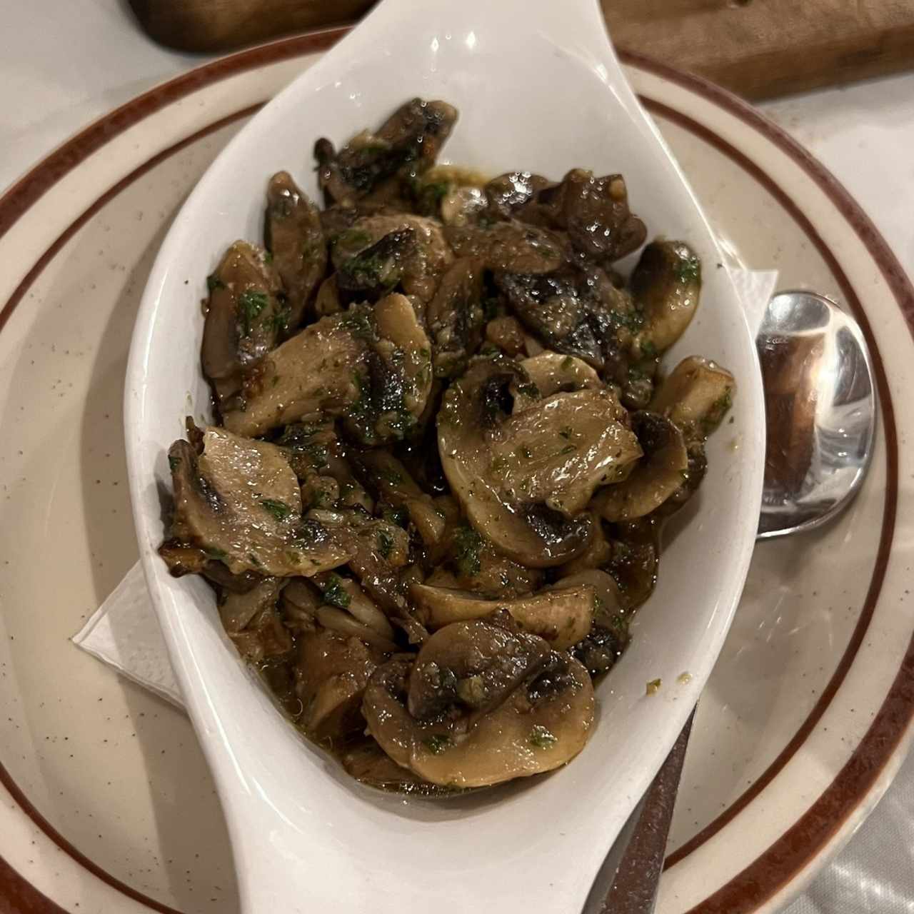 HONGOS FRESCOS AL AJILLO