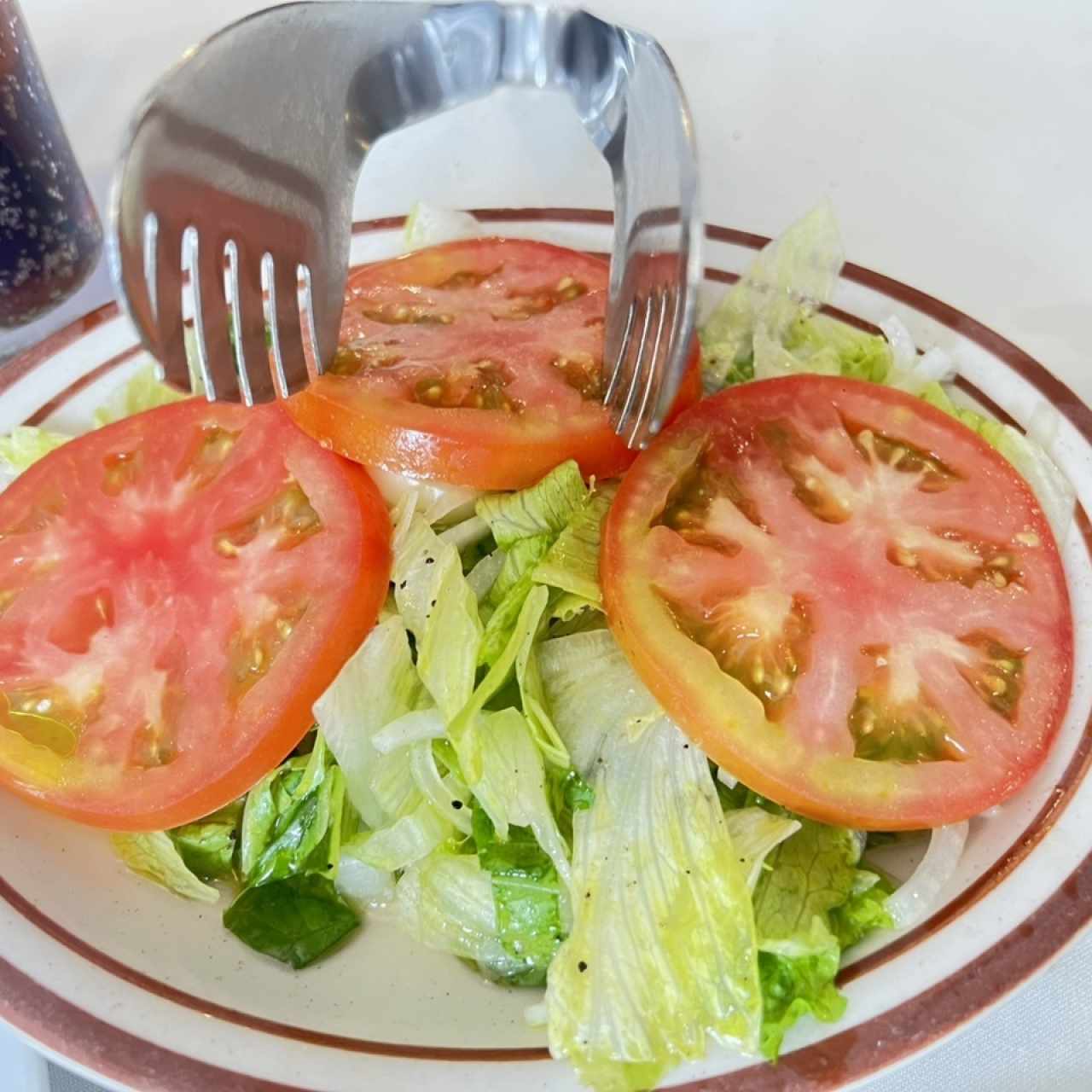 ENSALADA MIXTA (LECHUGA, TOMATE, CEBOLLA)