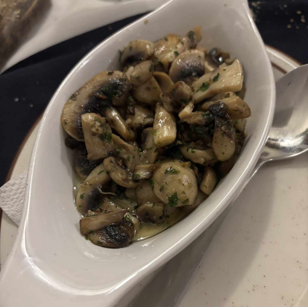 HONGOS FRESCOS AL AJILLO