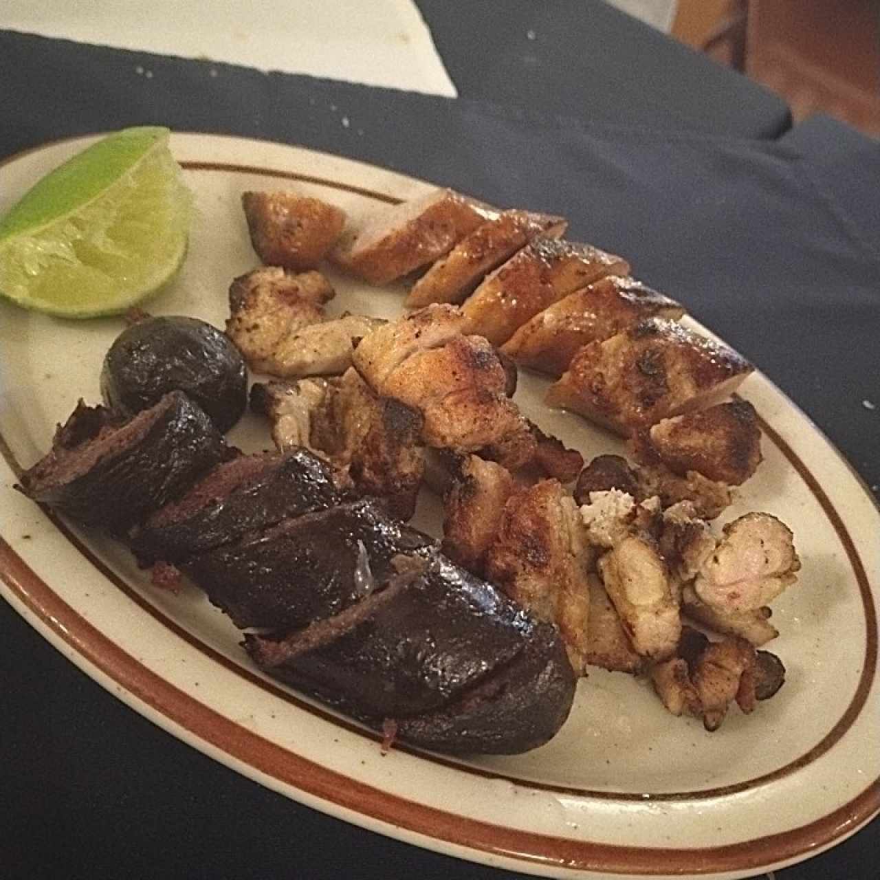 PICADA MIXTA (CHORIZO, MOLLEJA, MORCILLA)