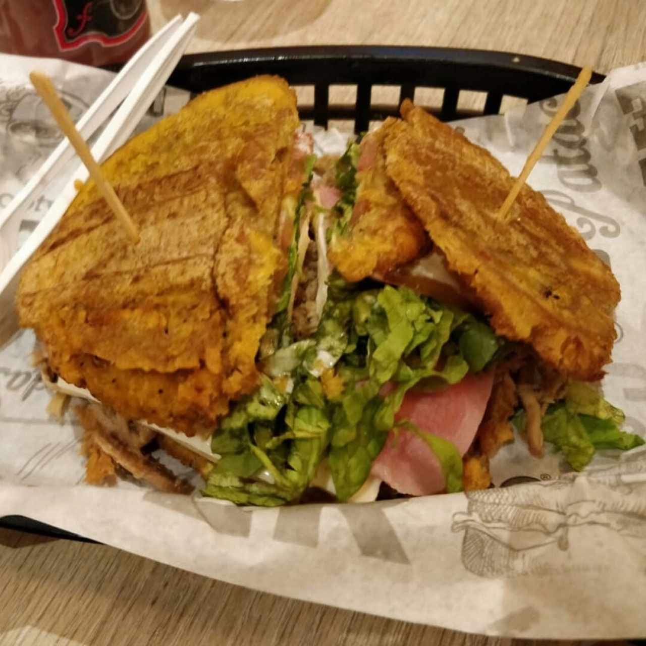Patacones - Carne mechada "plátano verde"