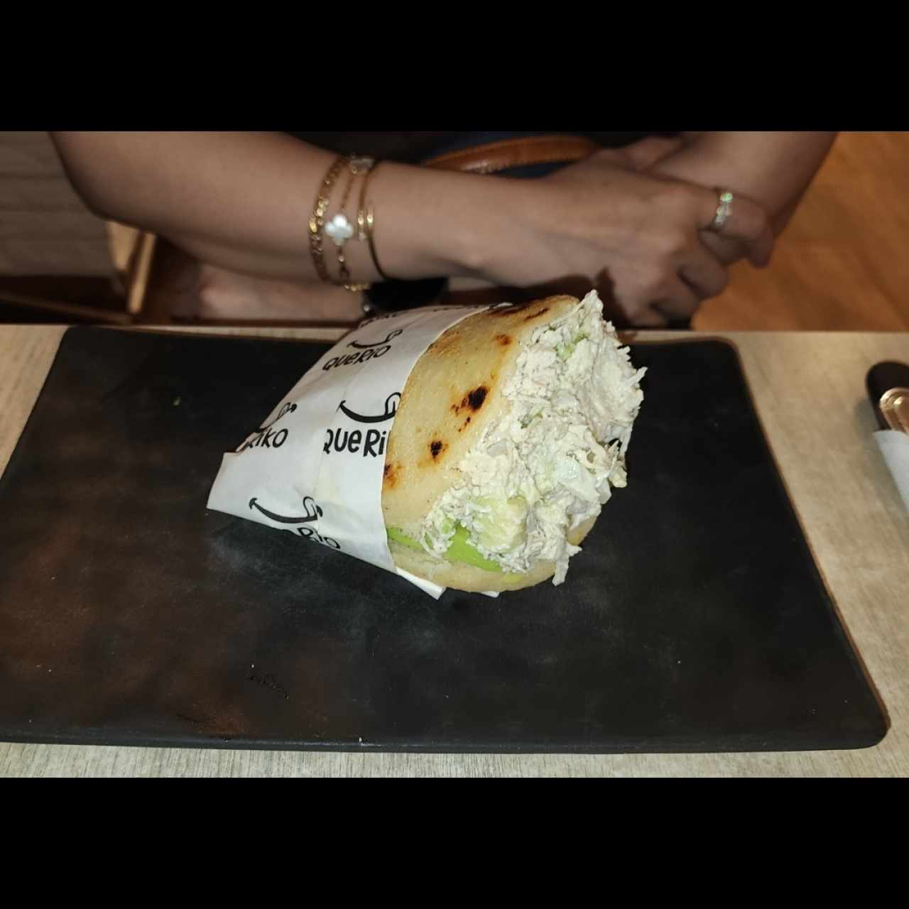 Arepas - Arepa reina Pepiada