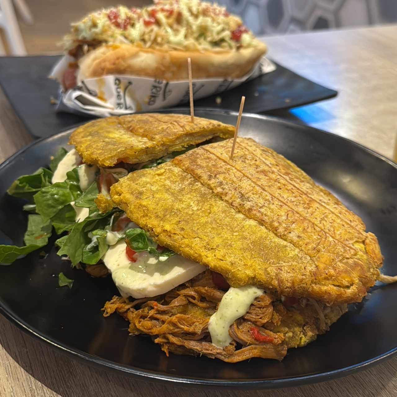 Patacón de Ropa vieja con Pernil