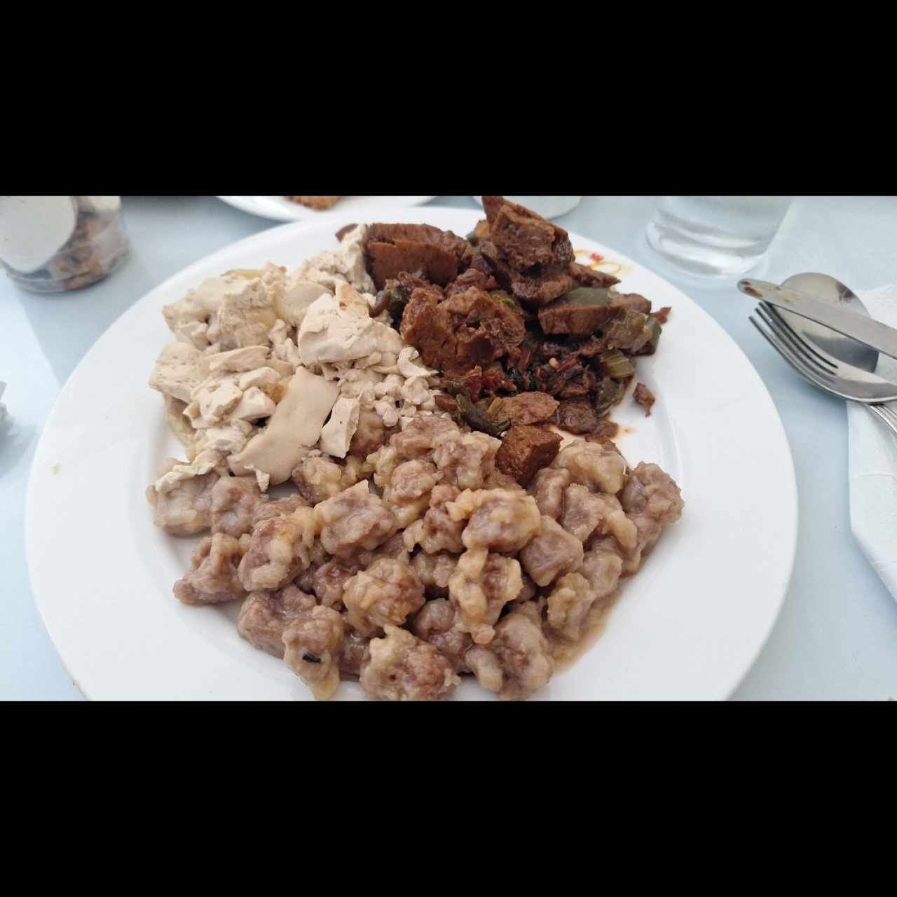 Mis proteínas favoritas. Tofu con jengibre, soya agridulce y gluten guisado. 