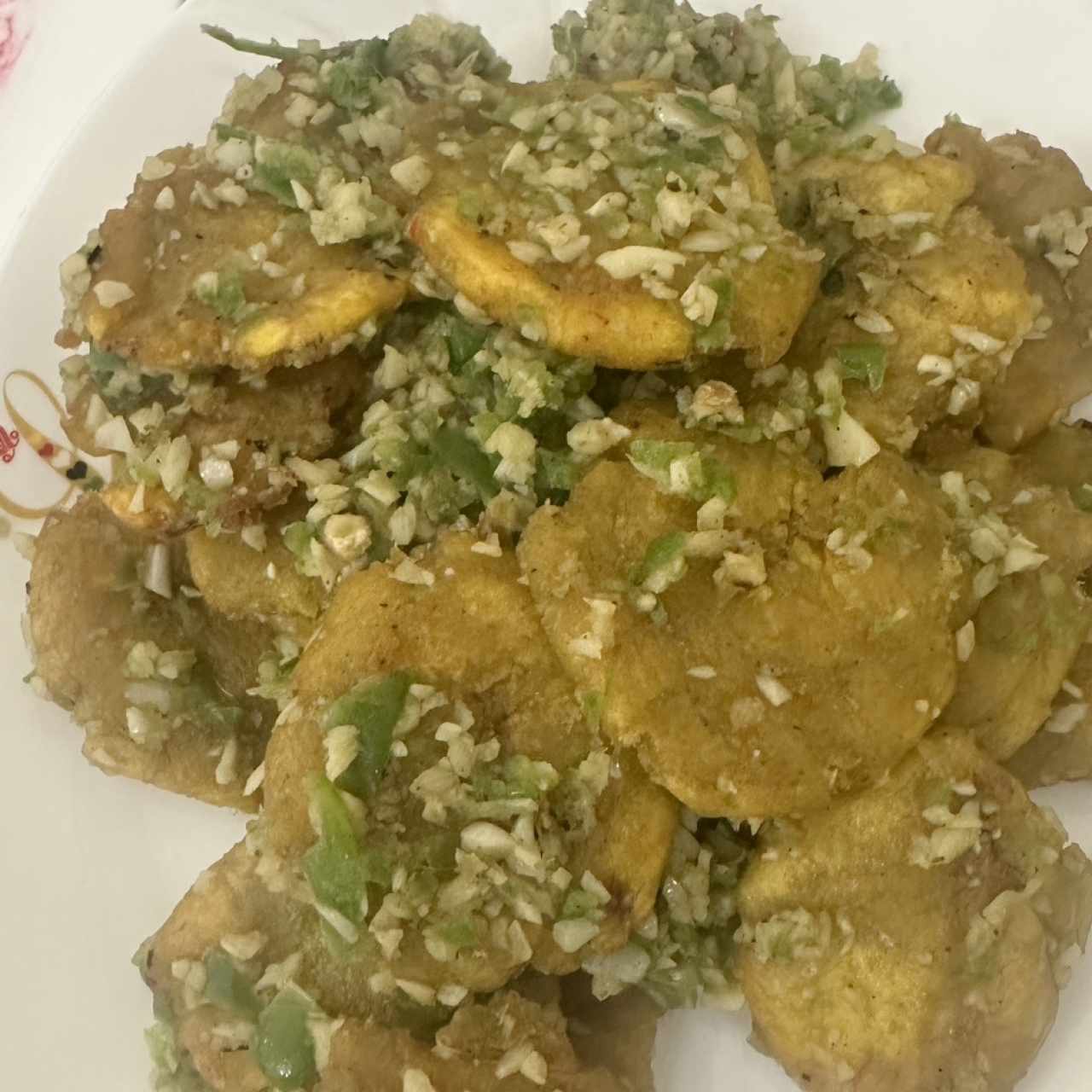 Patacones al ajillo