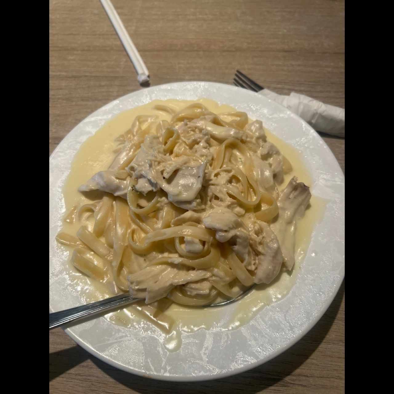 Pastas Especialidades - Fettucine Pollo Alfredo