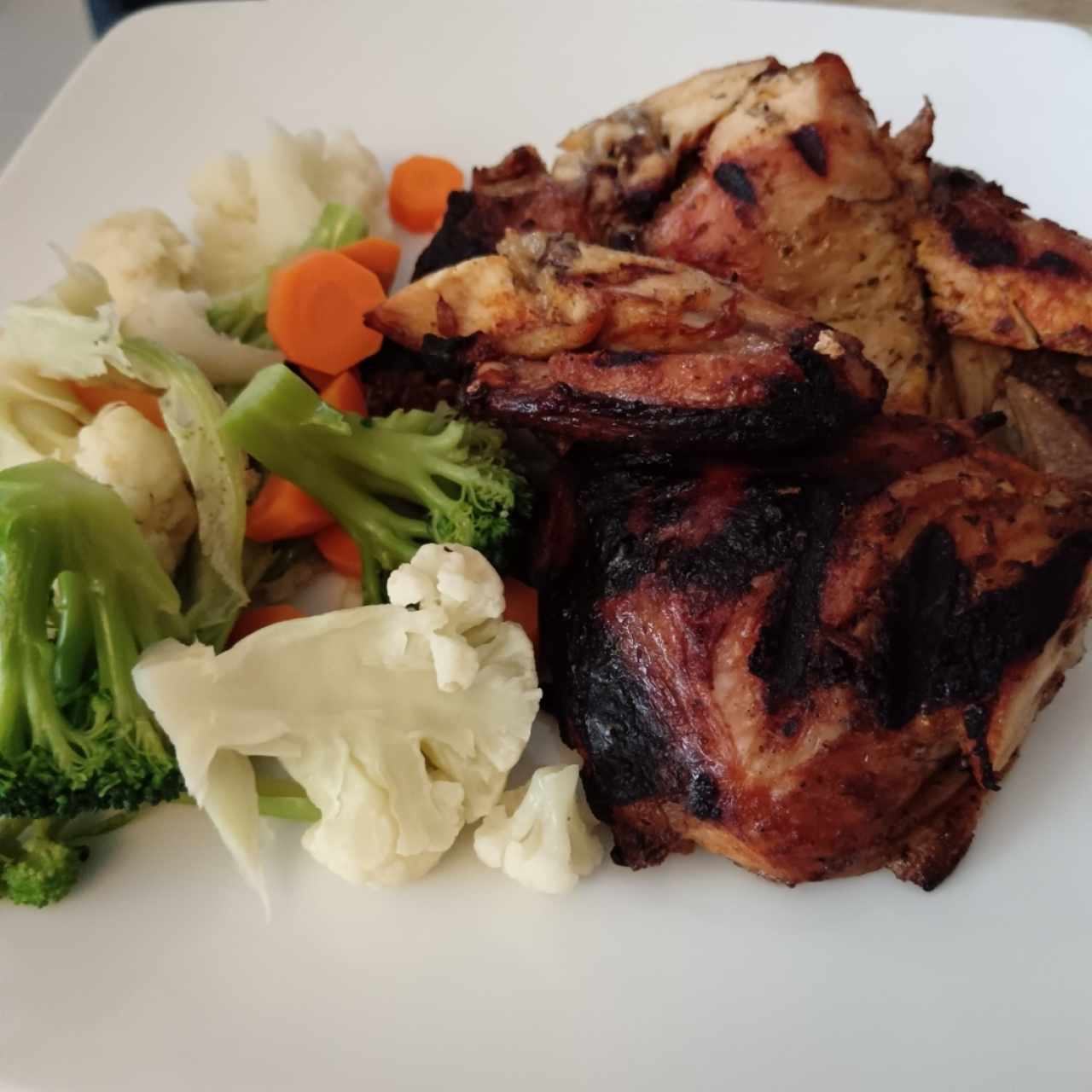 Pollo - 1/2 Pollo Asado con vegetales 