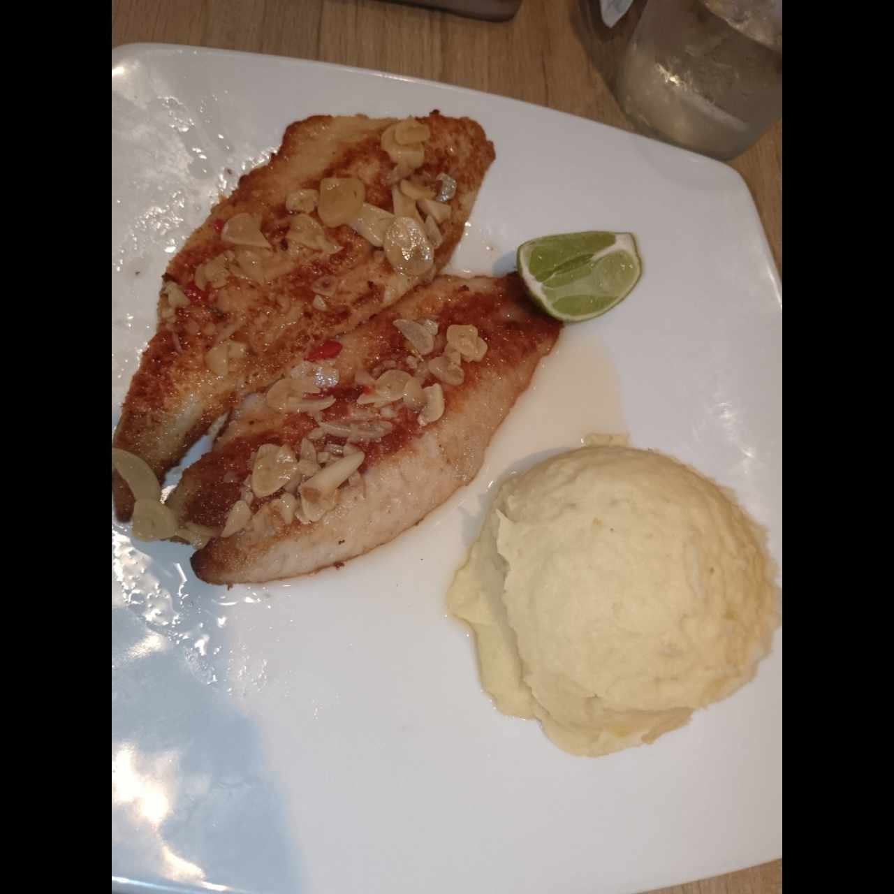 Mariscos - Corvina al Ajillo