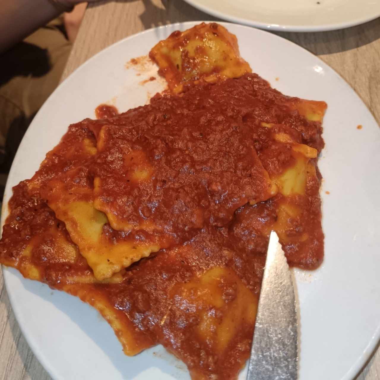 Pastas Especialidades - Ravioli Boloñesa