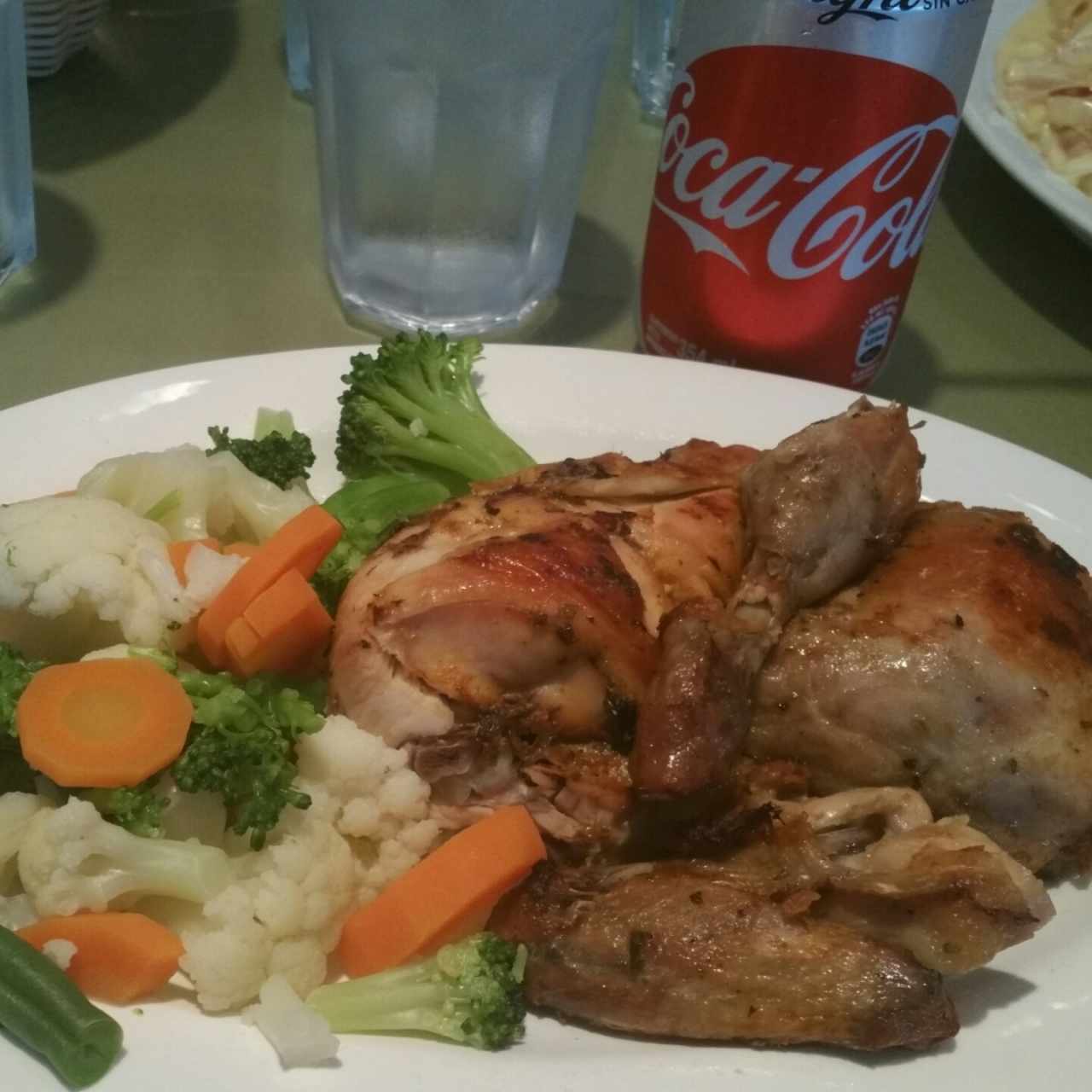 1/2 pollo asado con vegetales