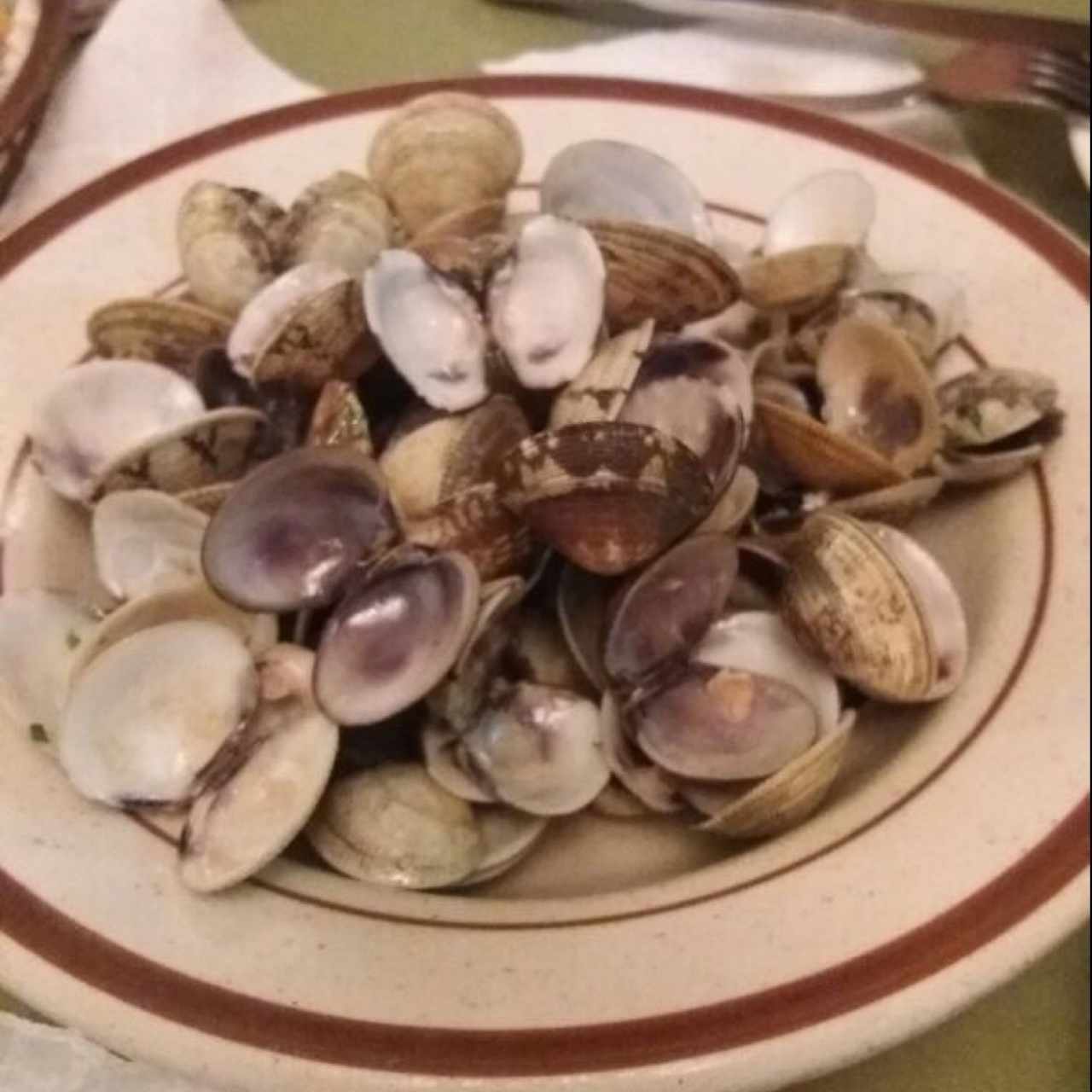 Almejas al ajillo