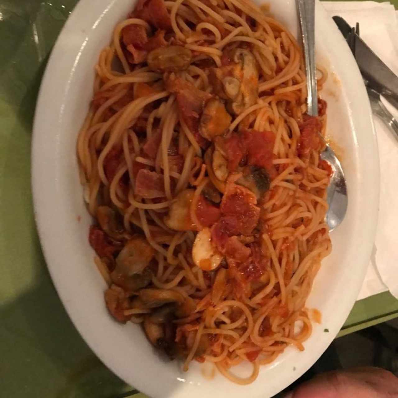 Spaghetti con Almejas en Salsa de Tomate