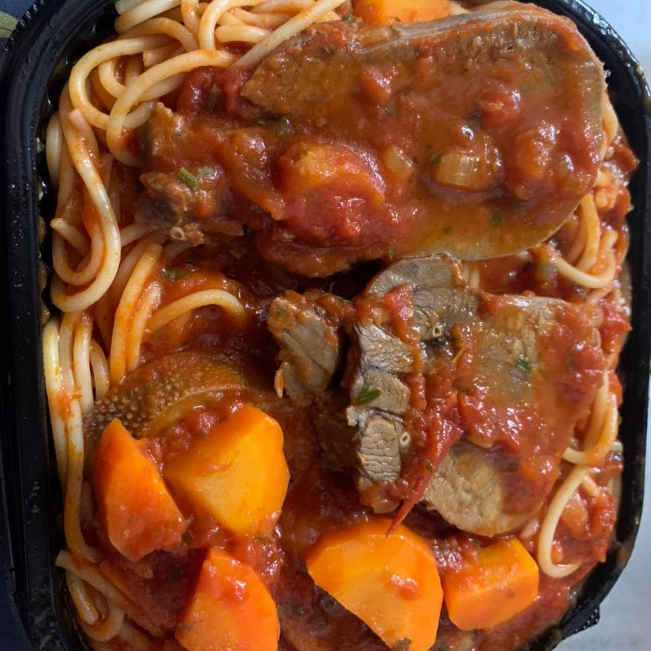 Lengua con Spaghetti