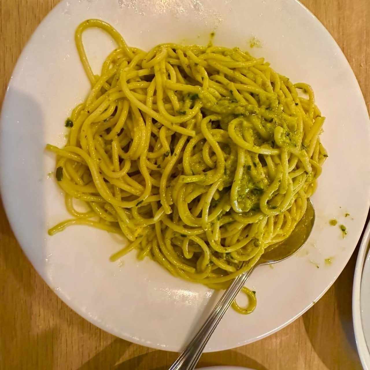 SPAGHETTI EN SALSA PESTO
