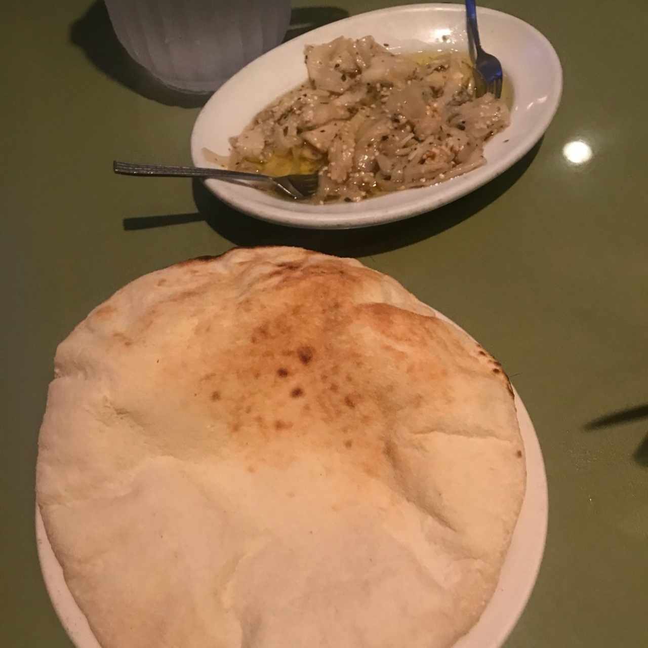 berenjena a la vinagreta con pan pita