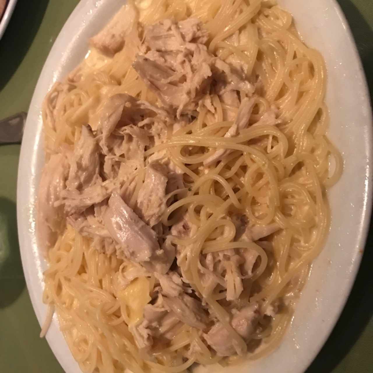 Spaghettini alfredo con pollo