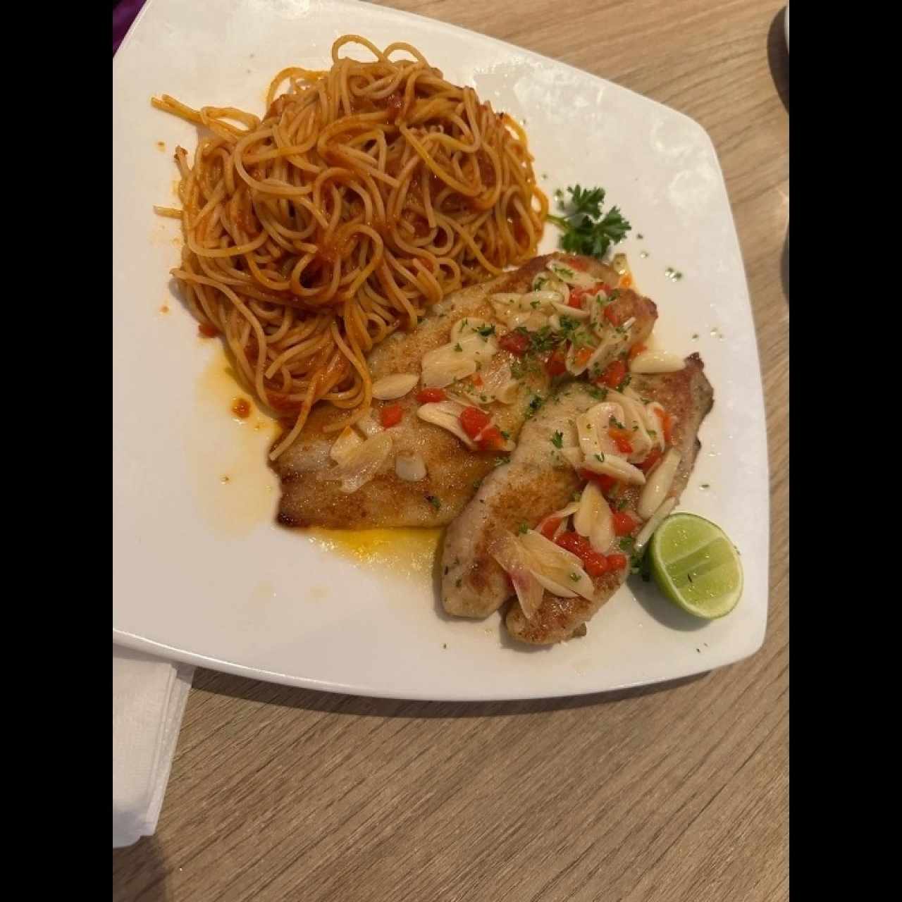 Mariscos - Corvina al Ajillo
