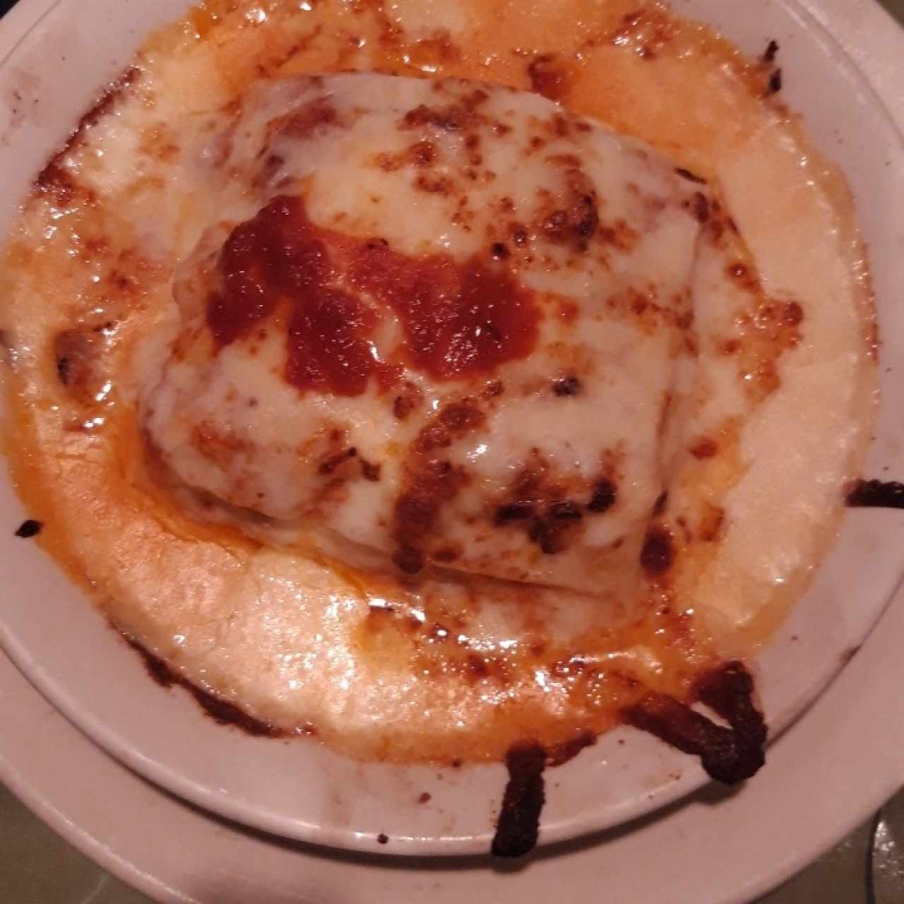 lasagna de pollo en salsa roja