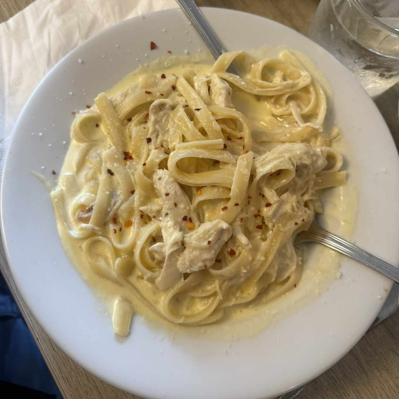 Pastas Especialidades - Fettucine Pollo Alfredo