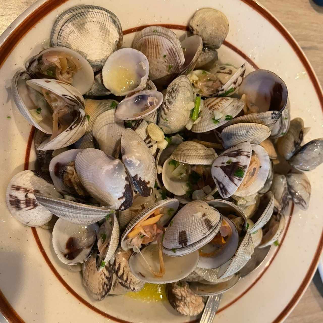 Almejas Genovesas al Ajillo