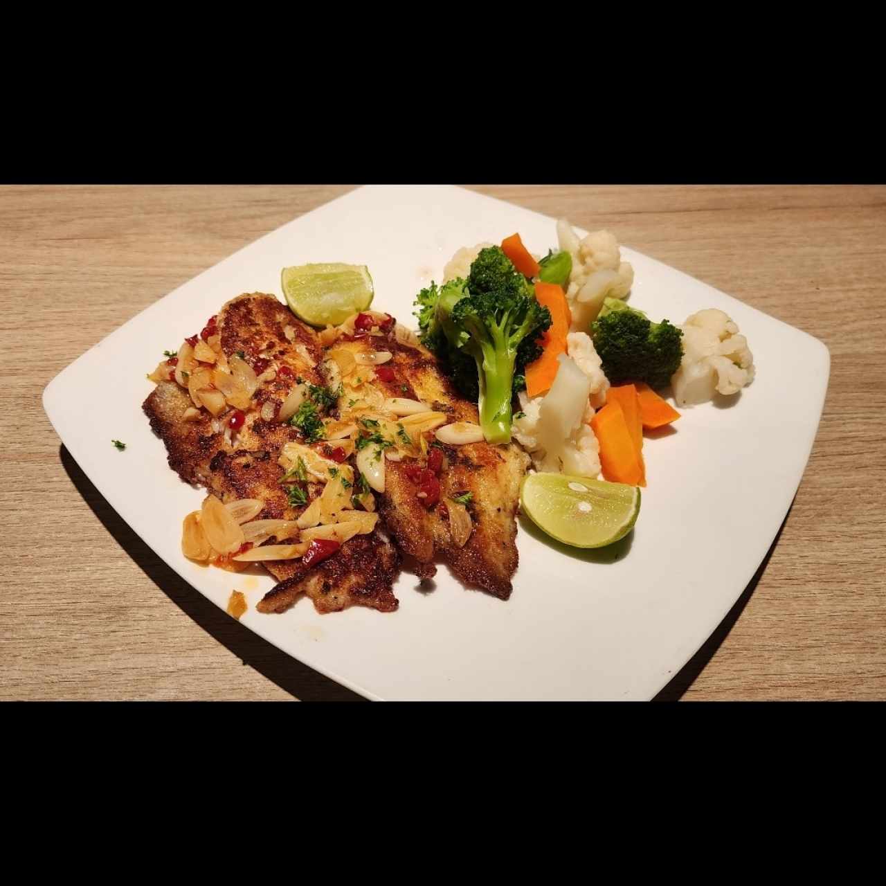 Mariscos - Corvina al Ajillo