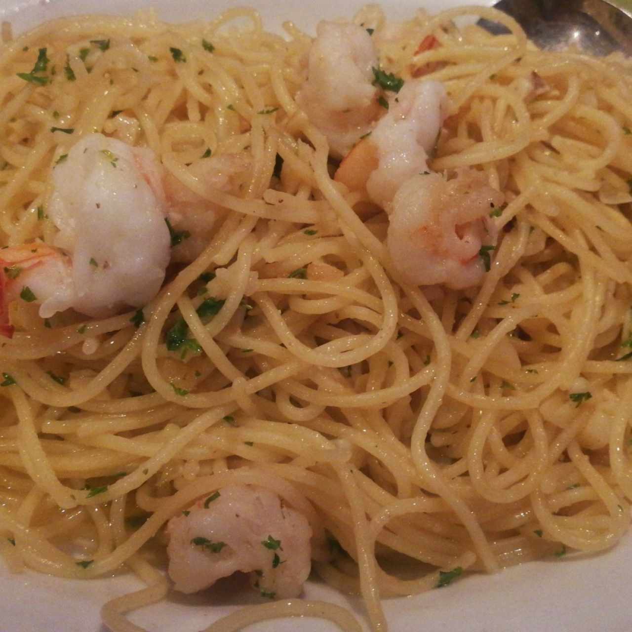 Pasta al aglio y oleo con camarones