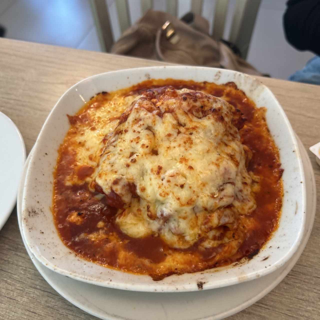 Lasaña gratinada de pollo