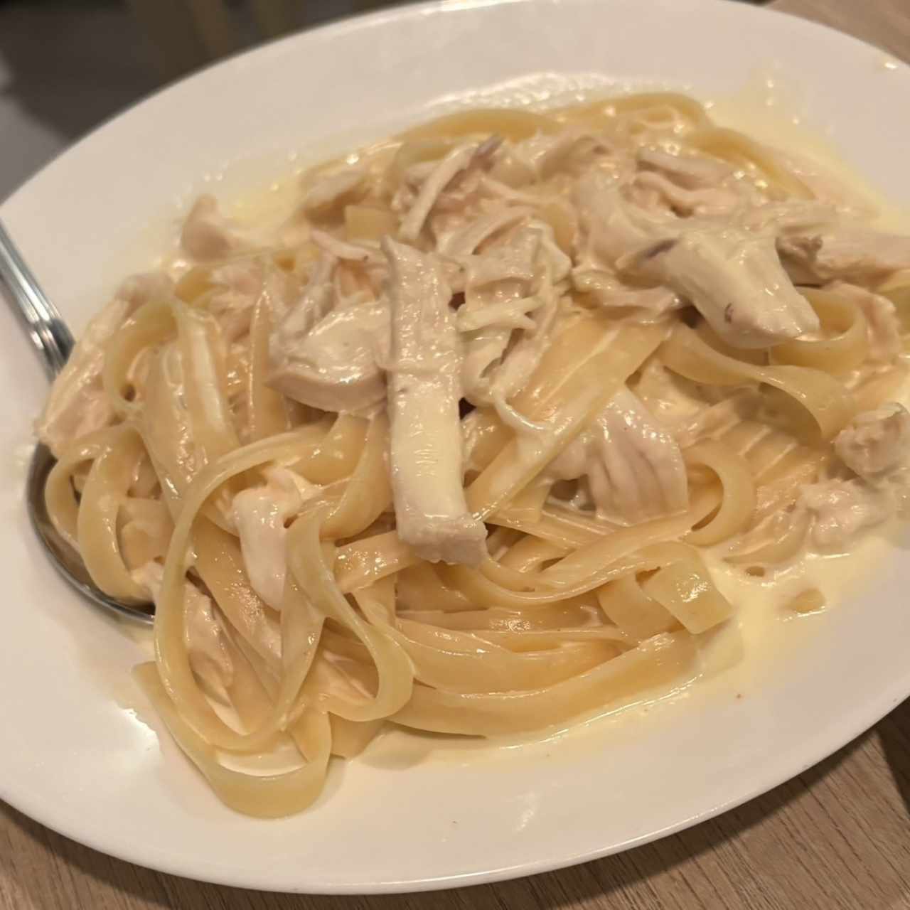Pastas Especialidades - Fettucine Pollo Alfredo