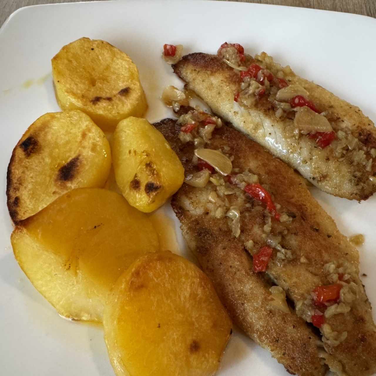 Mariscos - Corvina al Ajillo