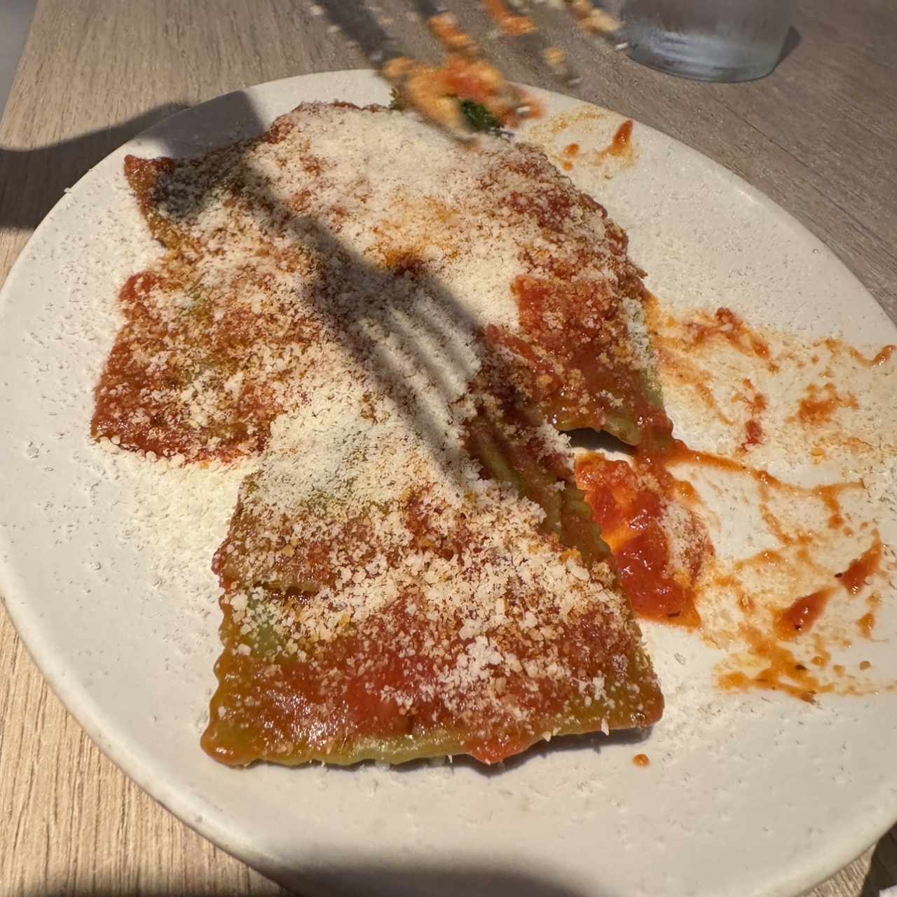 Ravioli Verde relleno de Queso al Pomodoro