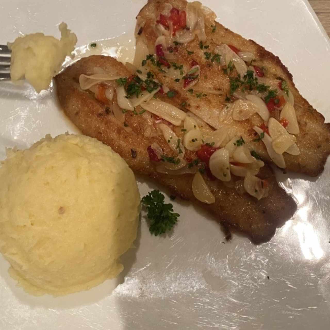 Mariscos - Corvina al Ajillo