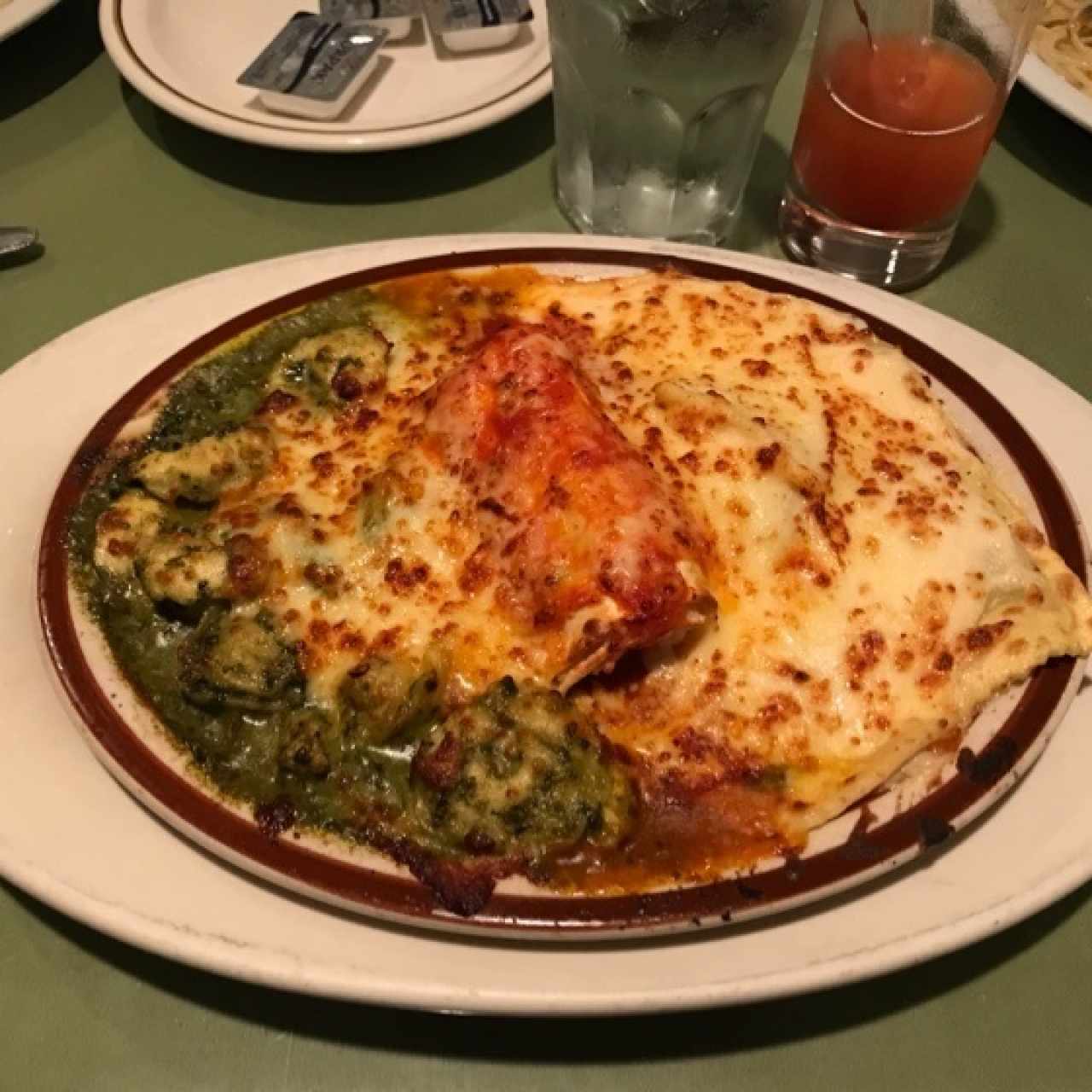 Plato Mixto de Pastas Gratinadas con 3 Salsas