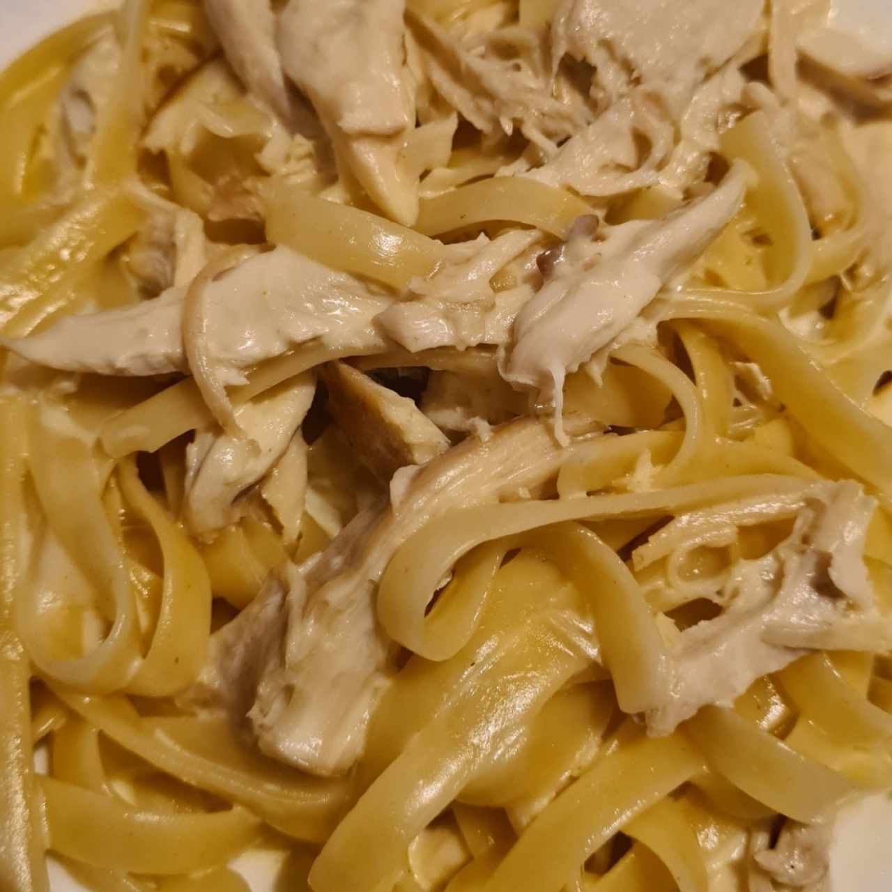 Pastas Especialidades - Fettucine Pollo Alfredo
