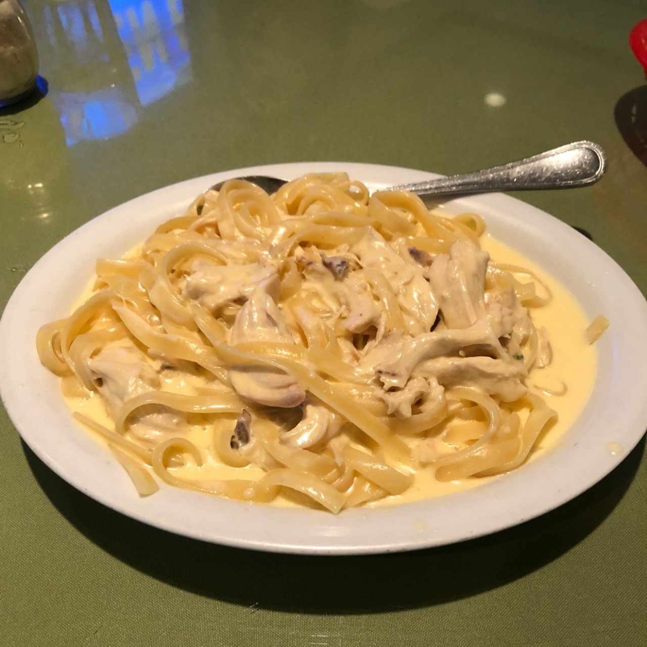 Fetuccini Alfredo con Pollo