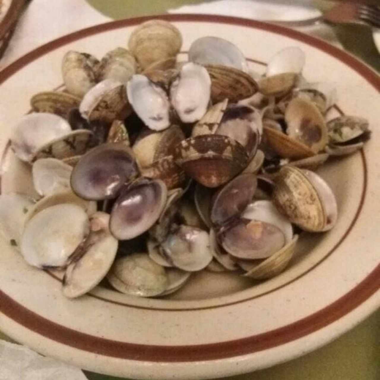 almejas al ajillo
