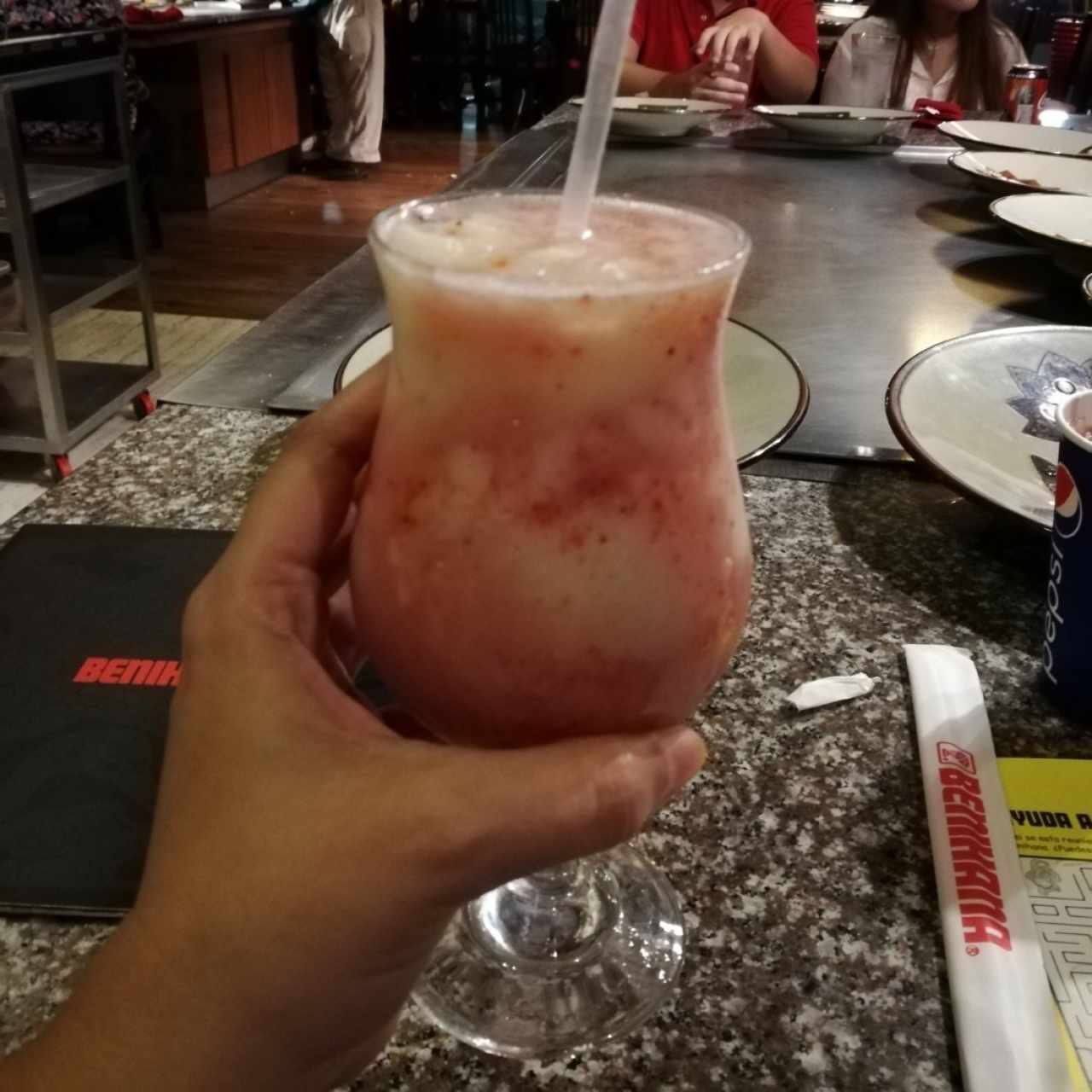 cóctel de fresa con coco y piña