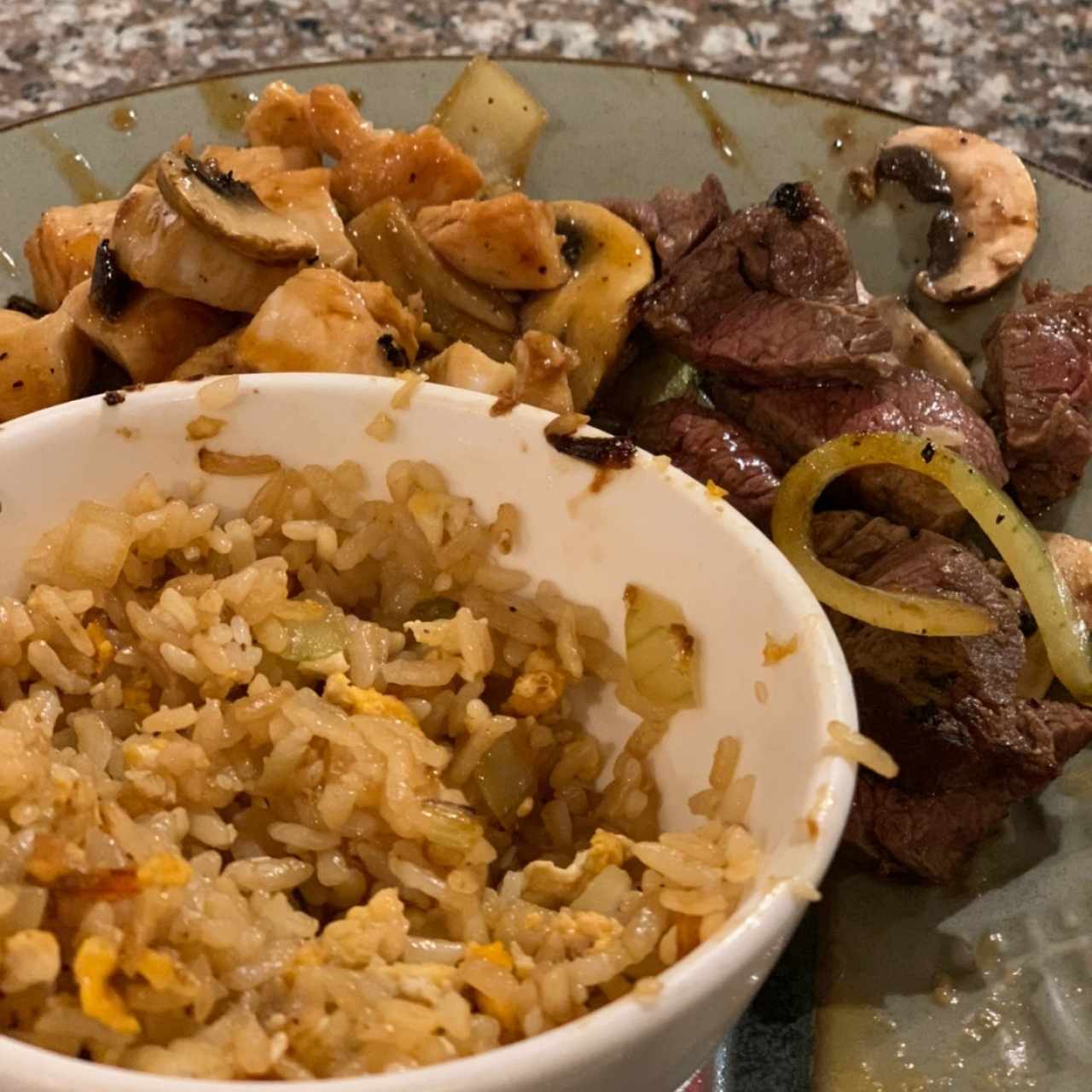 arroz frito, filet miñon y pollo teriyaki