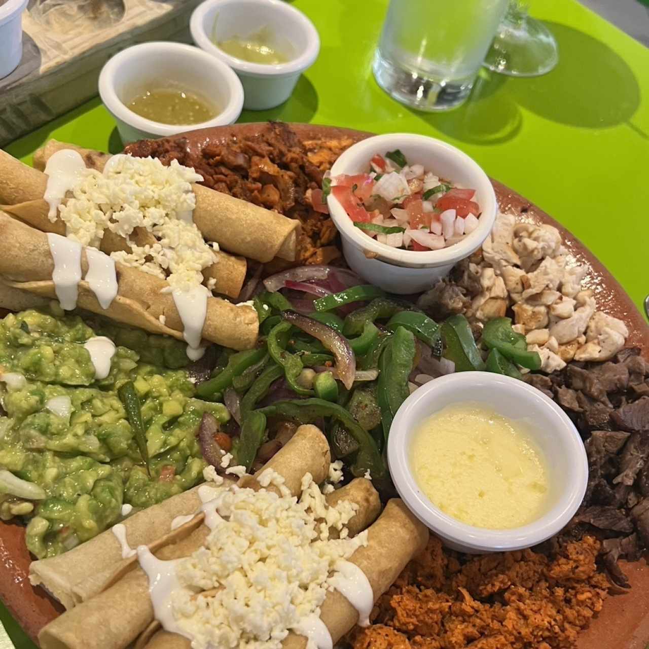 Tacos de 4 de Res, Pollo, Al Pastor; Chorizo ó Carnitas