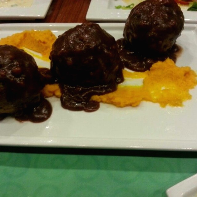 Albondigas de puerco con pure de zapallo