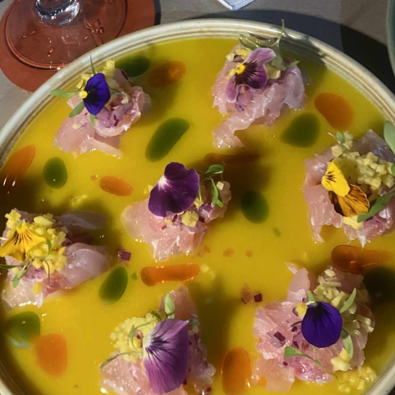 Tiraditos de Atún con ají trompito dulce