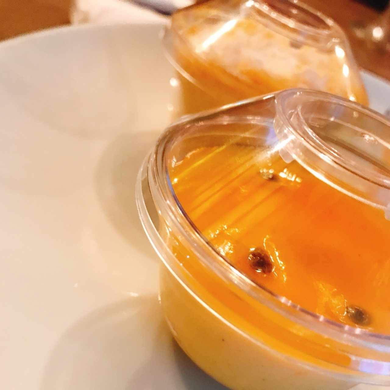 dulce de maracuyá y flan de coco
