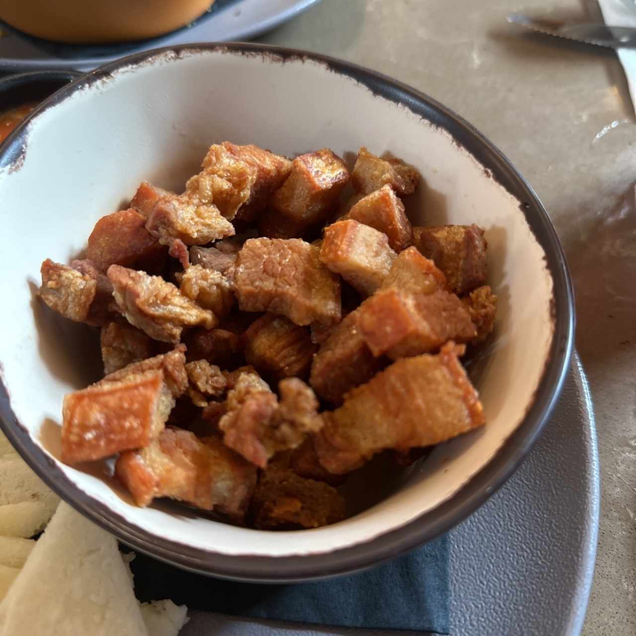 Al Sentarse - Chicharroncitos