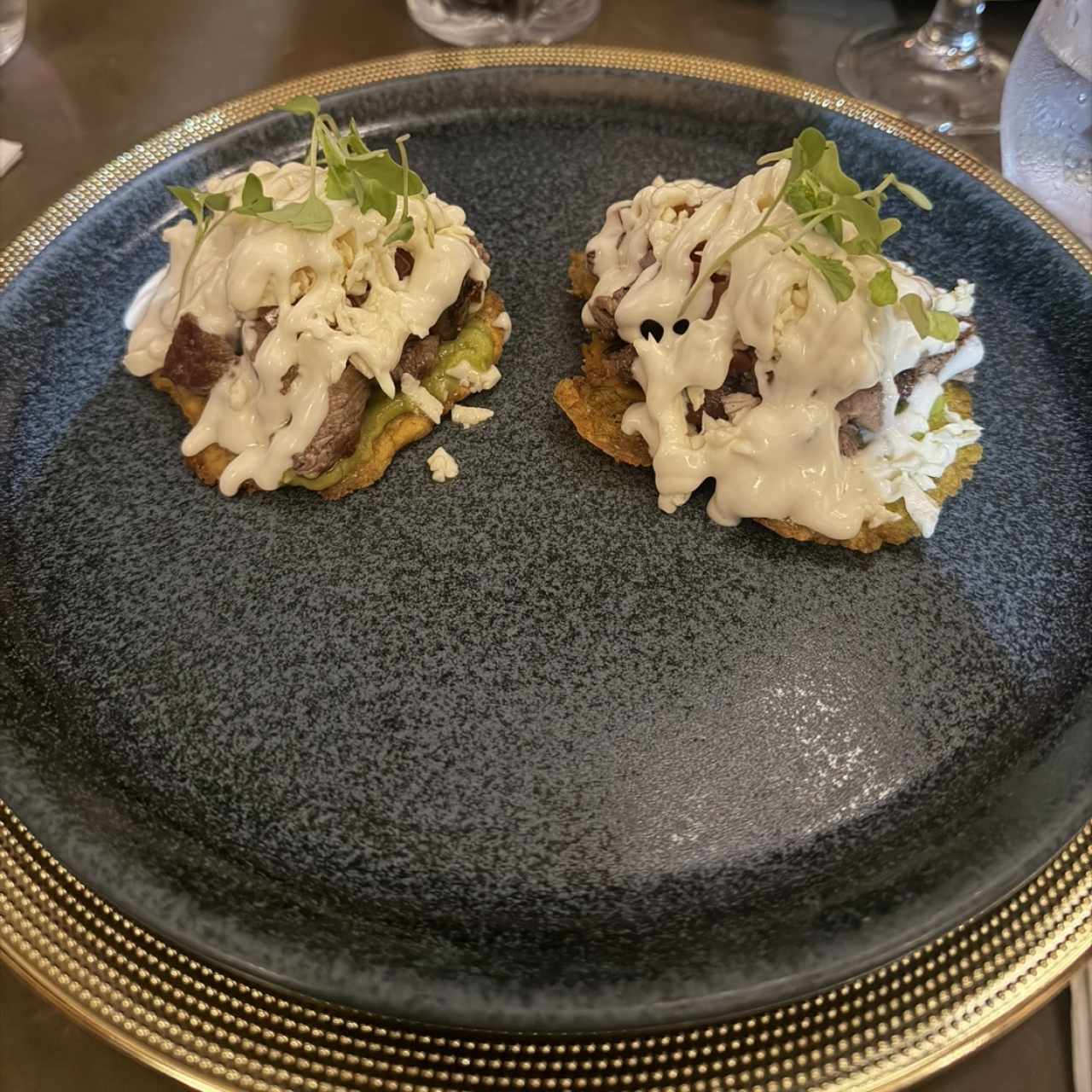 Al Sentarse - Patacón Steak