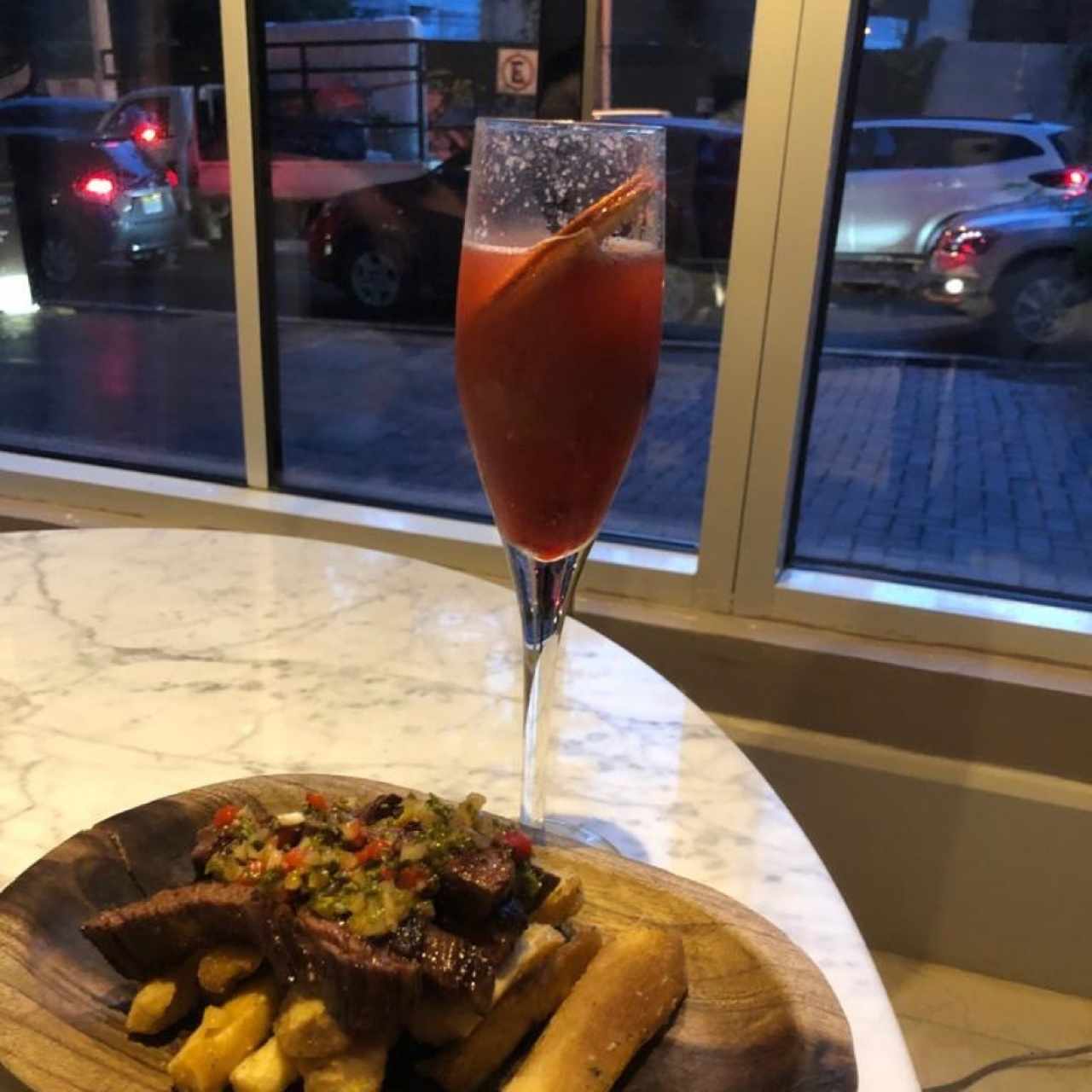entraña con yuca y raspberry champagne