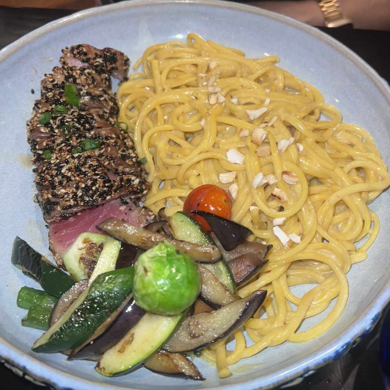 ATÚN LINGUINI (Disponible en la Cena)