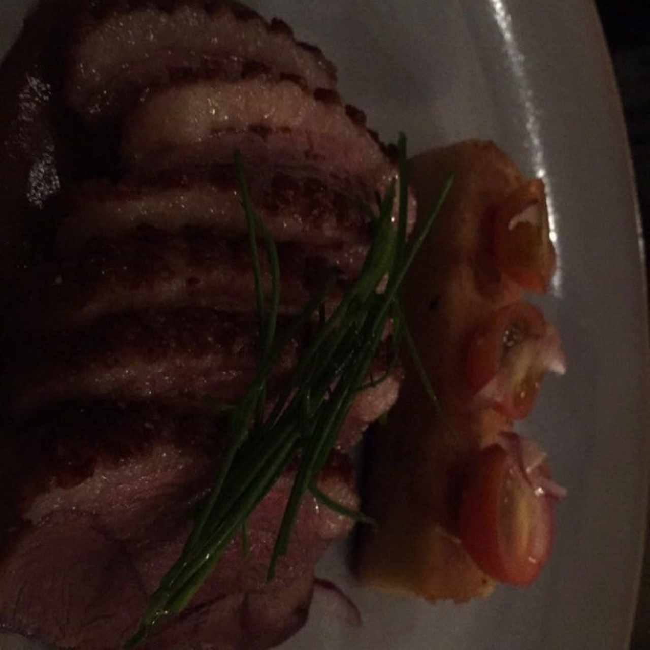 Magret de pato, cacao bocatoreño, polenta