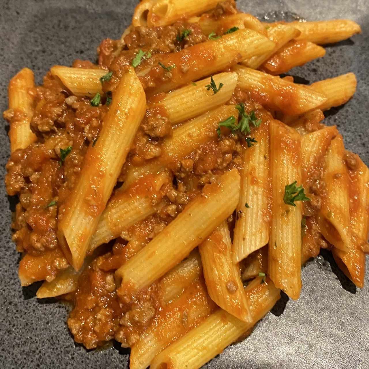 Penne al dente en salsa roja (porción para niños)