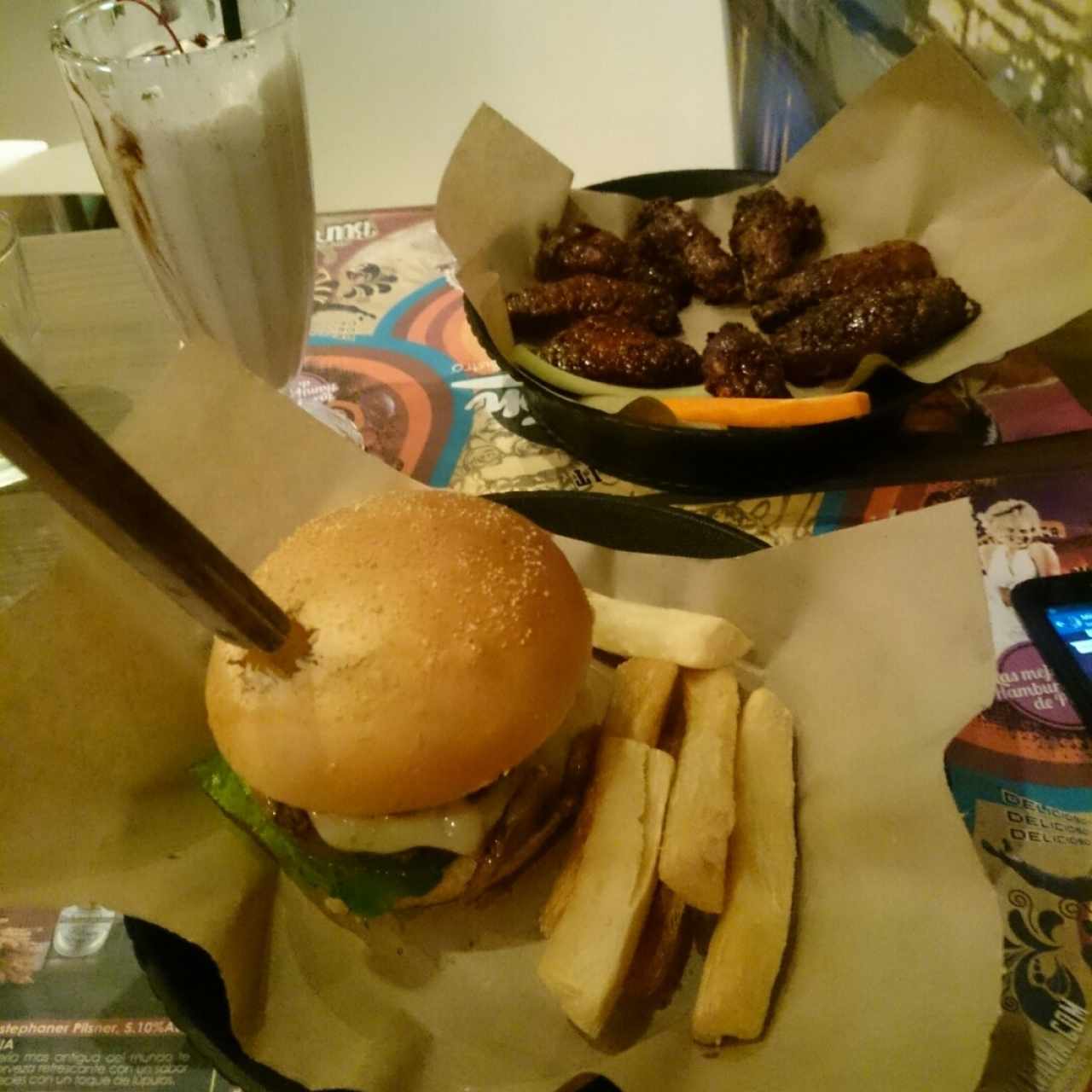 Mushrooms Swiss y Alitas BBQ